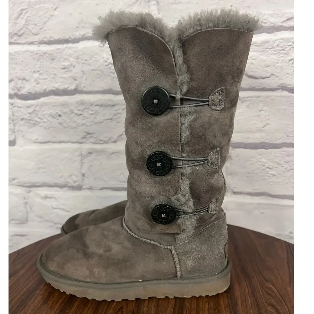UGG Womens 9 Y2K Cottagecore Outdoors Sheepskin Bailey Button Triplet II Boot